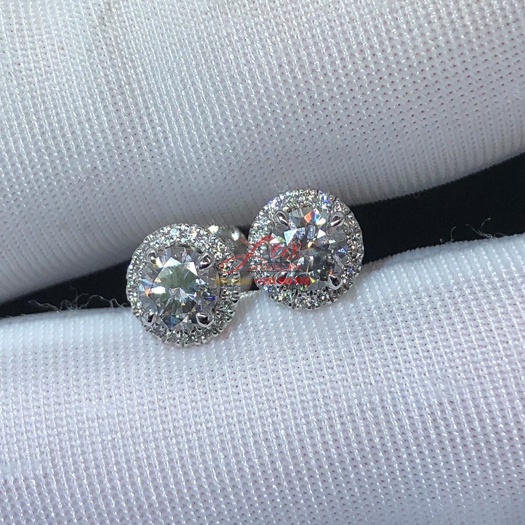 Harry Winston Classics 0.5ct Round Brilliant Diamond Platinum Micropavé Earstuds (3)