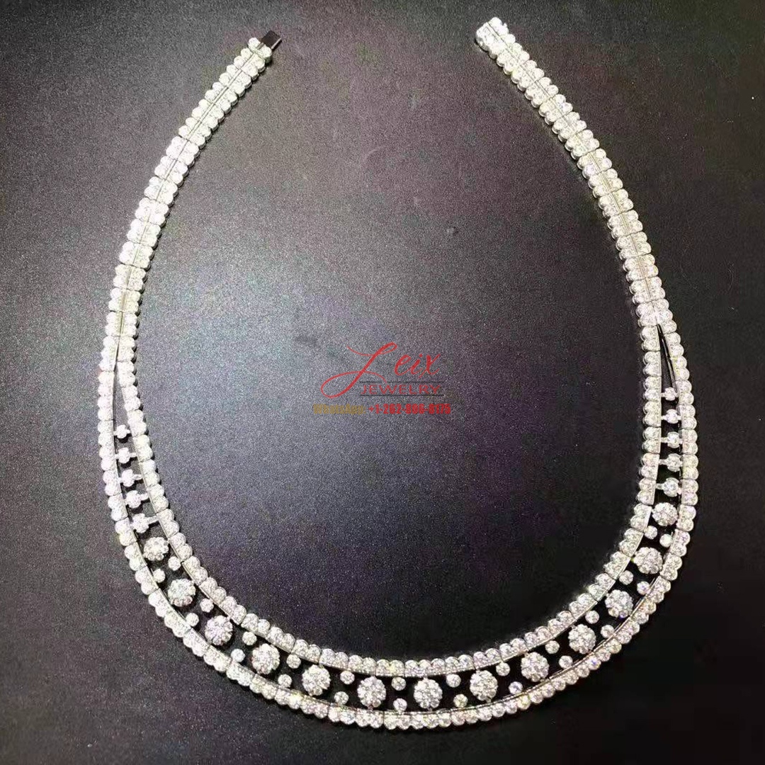 Van Cleef & Arpels High Jewelry Platinum 30.99ct Diamonds Snowflake Necklace (3) Van Cleef & Arpels High Jewelry Platinum 30.99ct Diamonds Snowflake Necklace