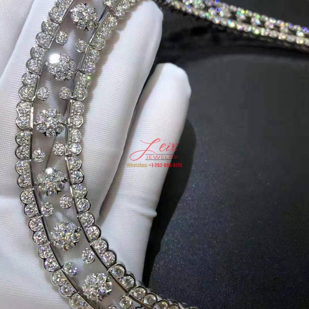 Van Cleef & Arpels High Jewelry Platinum 30.99ct Diamonds Snowflake Necklace (5) Van Cleef & Arpels High Jewelry Platinum 30.99ct Diamonds Snowflake Necklace