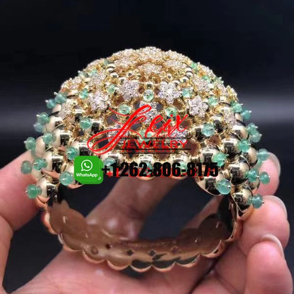 Cactus de Cartier 18k Yellow Gold Emeralds 5.92ct Diamond Bracelet Cactus de Cartier 18k Yellow Gold Emeralds 5.92ct Diamond Bracelet