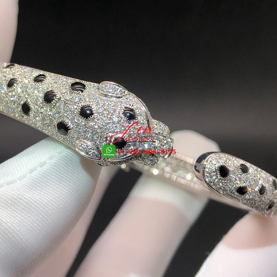 Panthère de Cartier 18K White Gold 7.56ct Diamond-Paved & Emeralds Onyx Bracelet (6) Panthère de Cartier 18K White Gold 7.56ct Diamond-Paved & Emeralds Onyx Bracelet