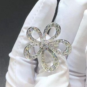 Van Cleef Arpels 18K White Gold 2.66ct Diamonds Flowerlace Ring