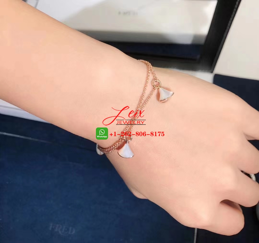 Bvlgari Diva's Dream Mother of Pearl 18k Rose Gold 4 Charms Bracelet (4) Bvlgari Diva's Dream Mother of Pearl 18k Rose Gold 4 Charms Bracelet