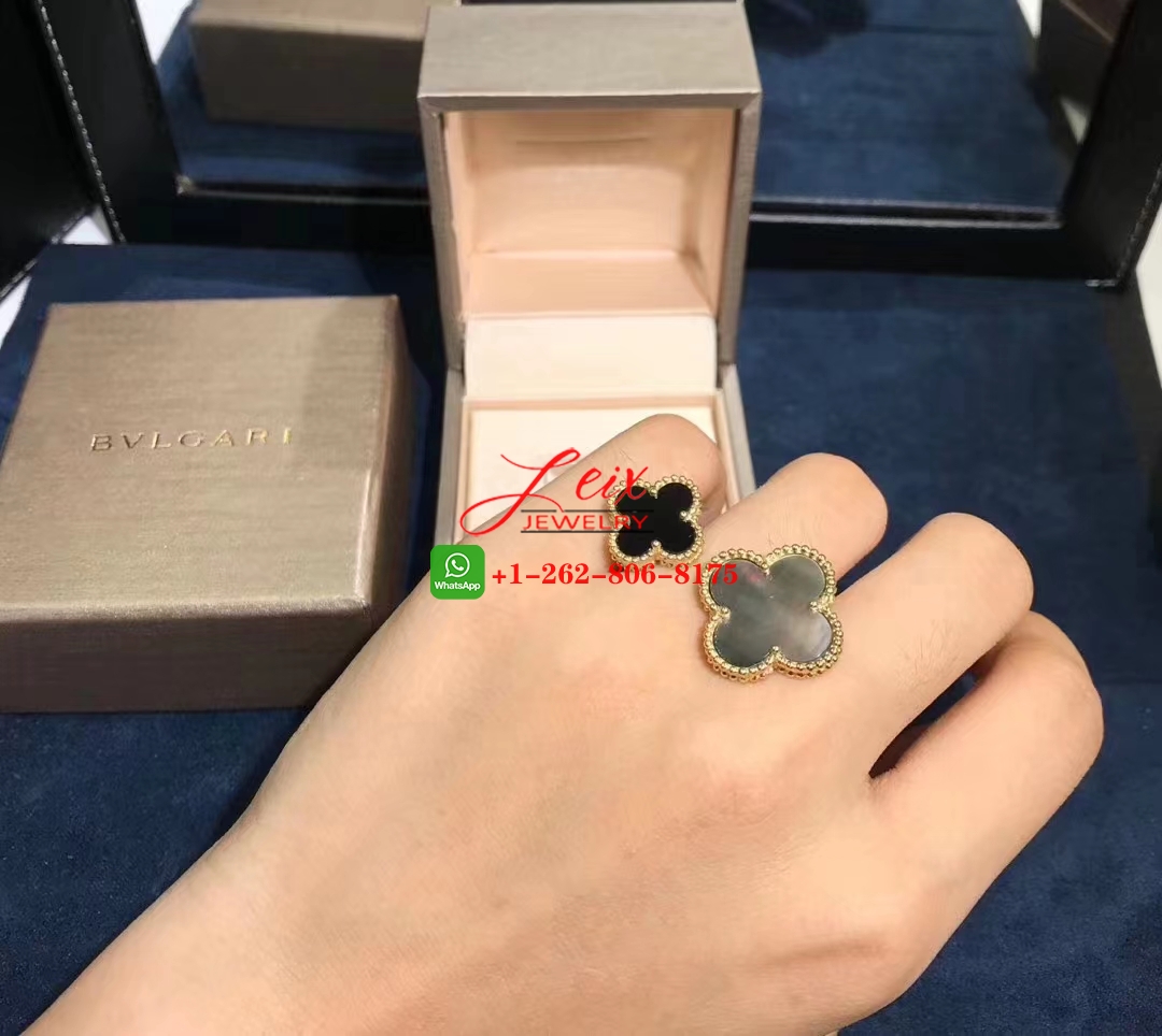 Van Cleef Magic Alhambra 18k Yellow Gold Mother of Peral & Onyx Between the Finger Ring (5) Van Cleef Magic Alhambra 18k Yellow Gold Mother of Peral & Onyx Between the Finger Ring (3)