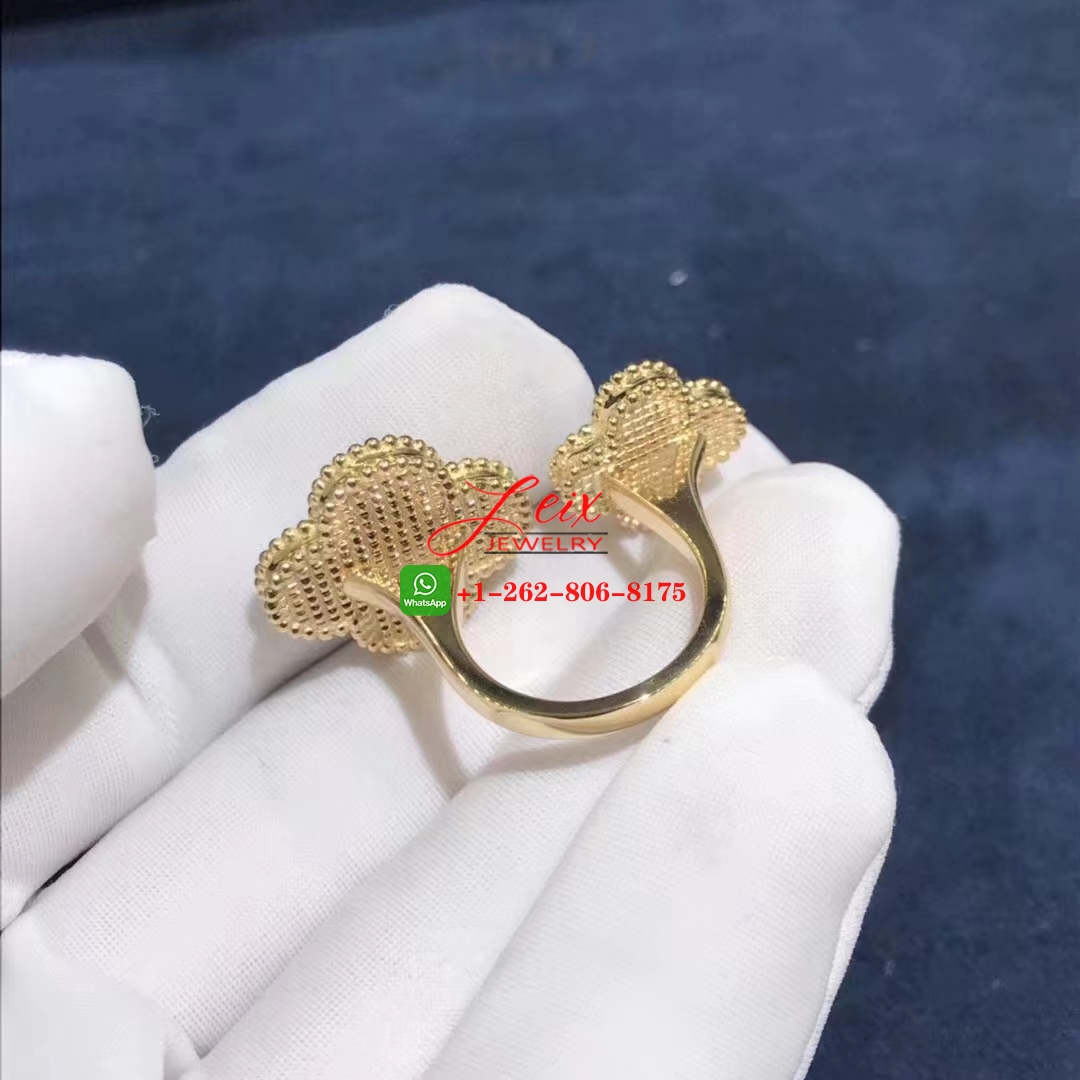 Van Cleef Magic Alhambra 18k Yellow Gold Mother of Peral & Onyx Between the Finger Ring (6) Van Cleef Magic Alhambra 18k Yellow Gold Mother of Peral & Onyx Between the Finger Ring (3)