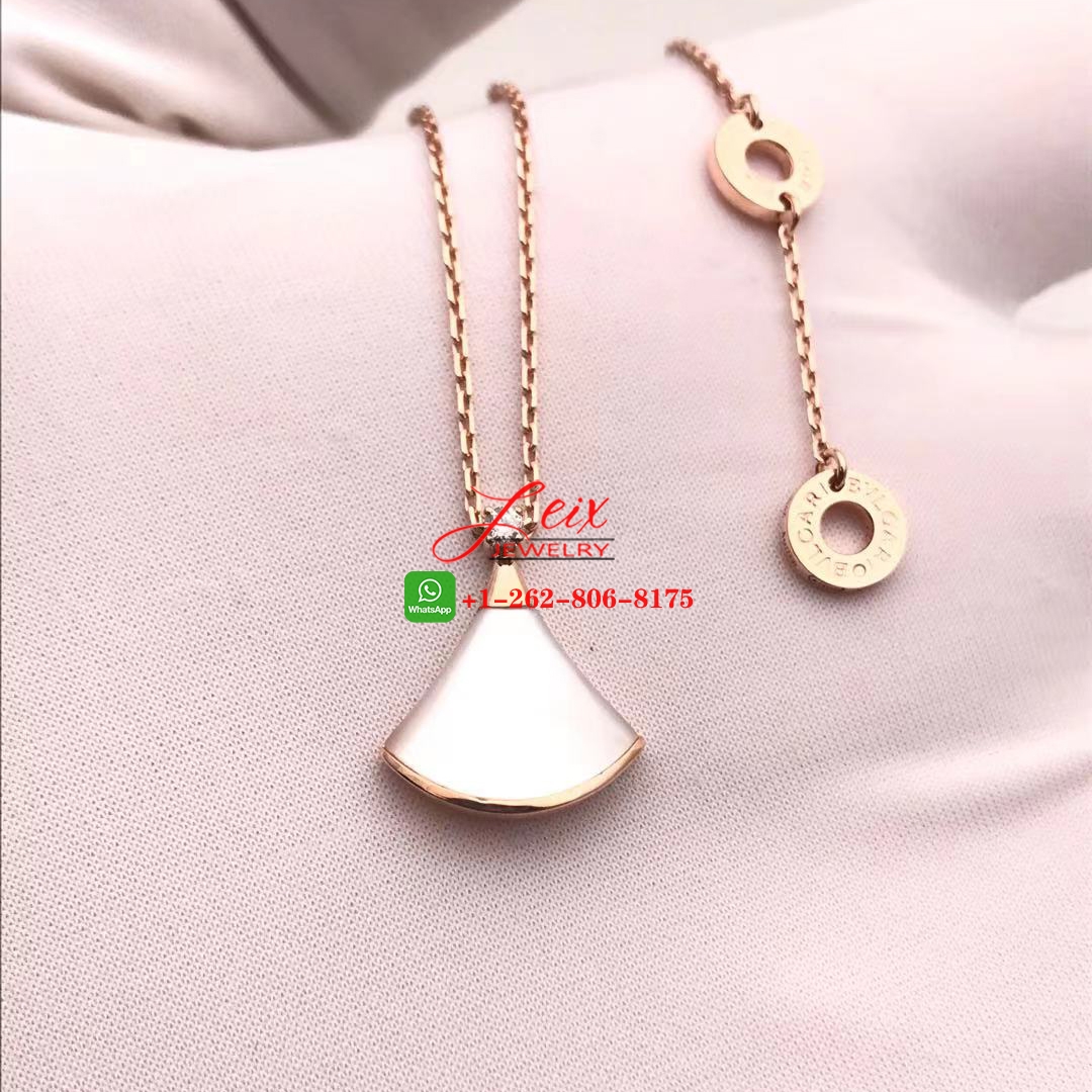 Bvlgari Divas' Dream Diamond & Mother of Pearl 18k Rose Gold Pendant Necklace Bvlgari Divas' Dream Diamond & Mother of Pearl 18k Rose Gold Pendant Necklace