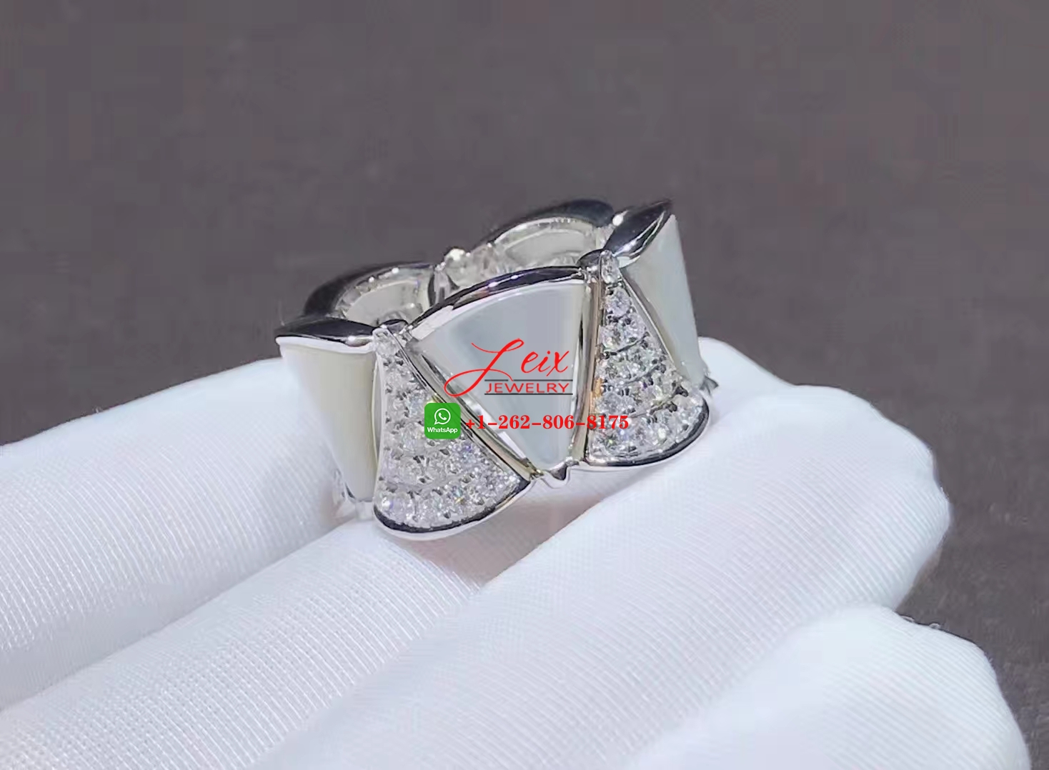 Bulgari Diva Dream 18k White Gold Diamond and Mother of Pearl Band Ring Bulgari Diva Dream 18k White Gold Diamond and Mother of Pearl Band Ring