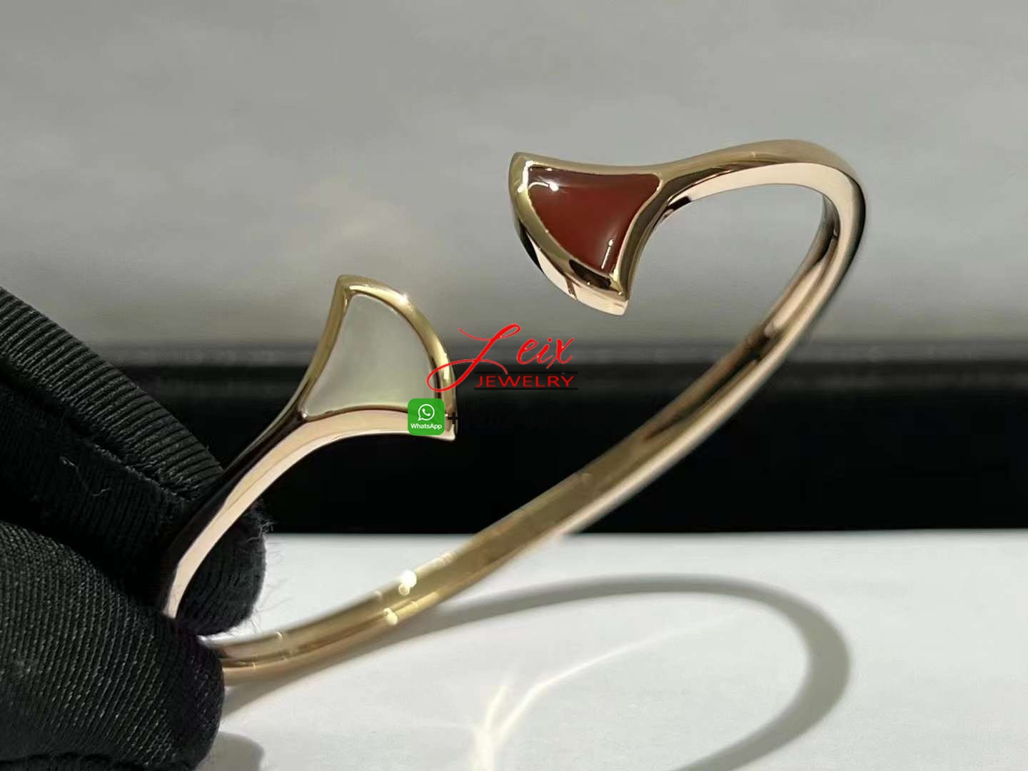Bvlgari Divas' Dream Carnelian Mother of Pearl 18K Rose Gold Open Cuff Bracelet Bvlgari Divas' Dream Carnelian Mother of Pearl 18K Rose Gold Open Cuff Bracelet