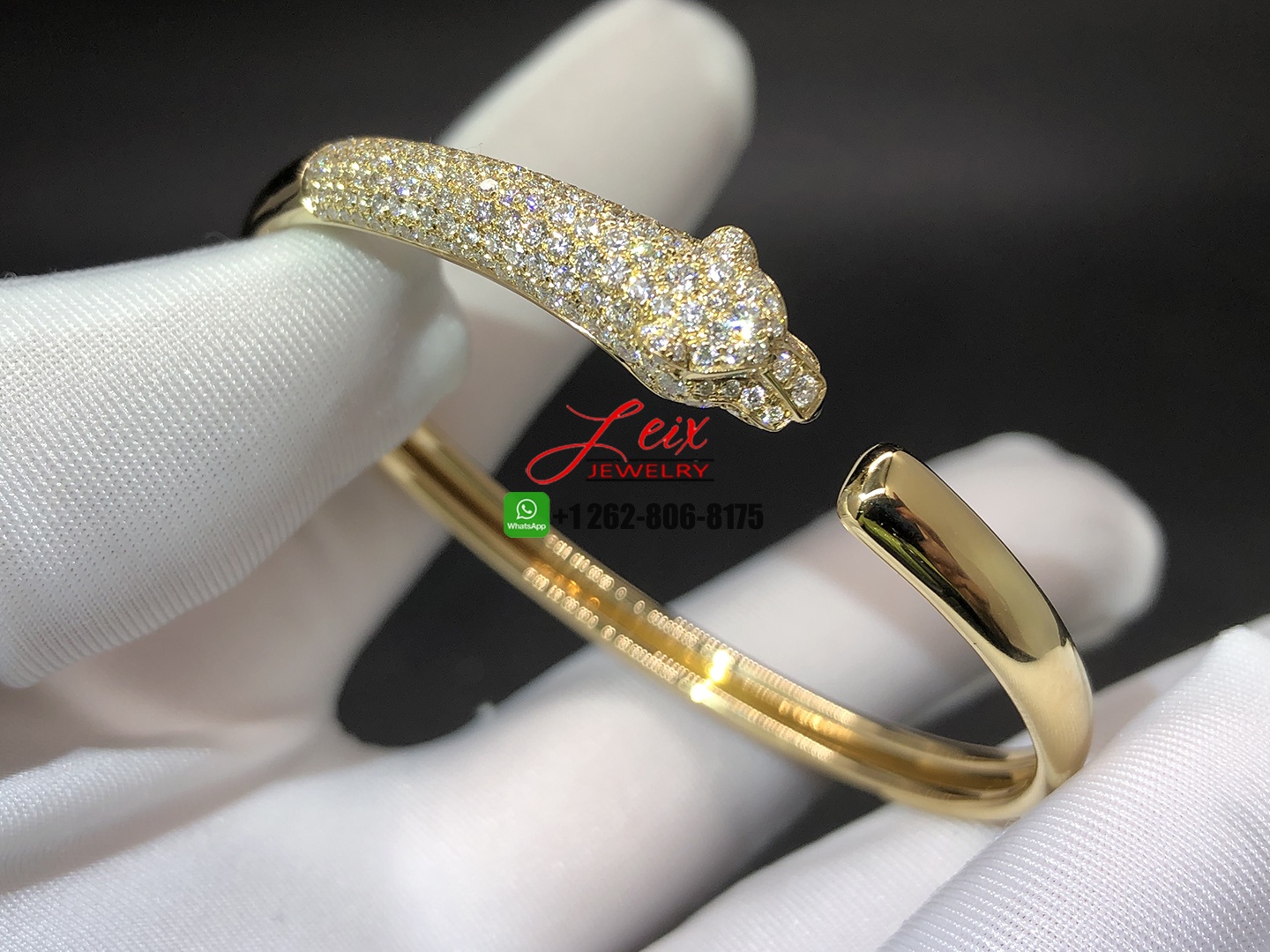 Panthère de Cartier 18k Yellow Gold Onyx, Emeralds, Half Diamond Paved Bracelet Panthère de Cartier 18k Yellow Gold Onyx, Emeralds, Half Diamond Paved Bracelet