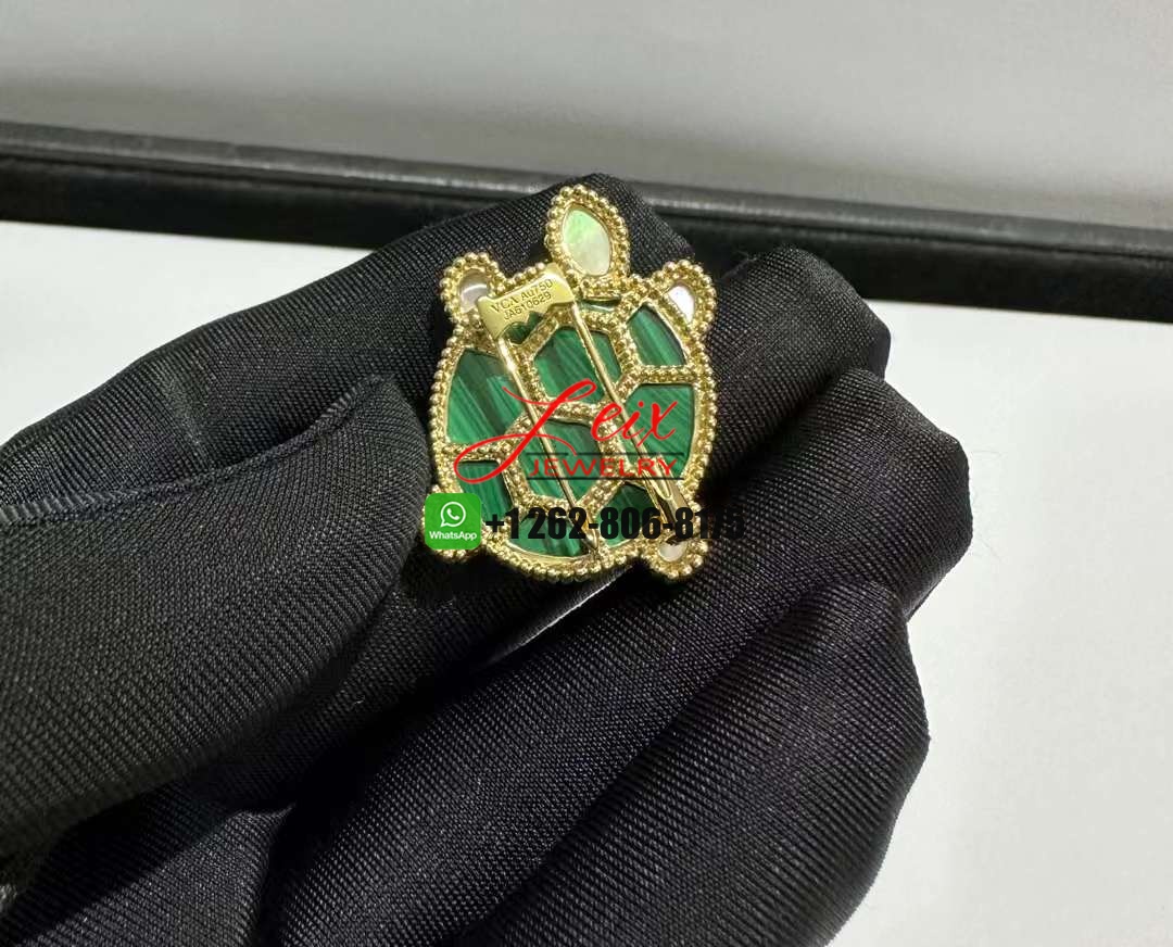 VCA Lucky Animals Turtle Clip 18k Yellow Gold Malachite, Mother-of-pearl, Onyx Brooch (3) VCA Lucky Animals Turtle Clip 18k Yellow Gold Malachite, Mother-of-pearl, Onyx Brooch
