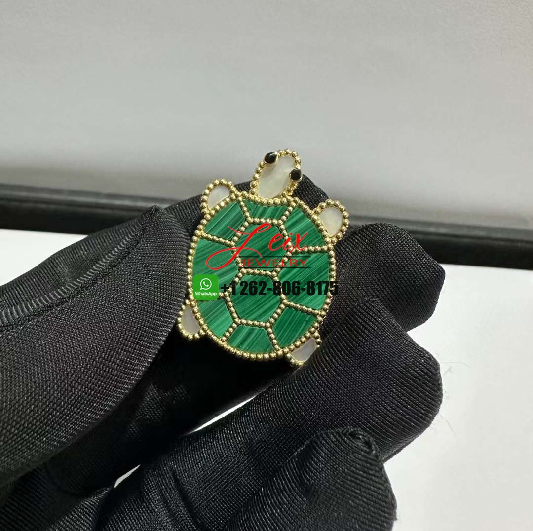 VCA Lucky Animals Turtle Clip 18k Yellow Gold Malachite, Mother-of-pearl, Onyx Brooch VCA Lucky Animals Turtle Clip 18k Yellow Gold Malachite, Mother-of-pearl, Onyx Brooch
