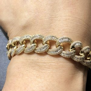 Custom Made 18k Yellow Gold and Diamonds Curb Link Bracelet