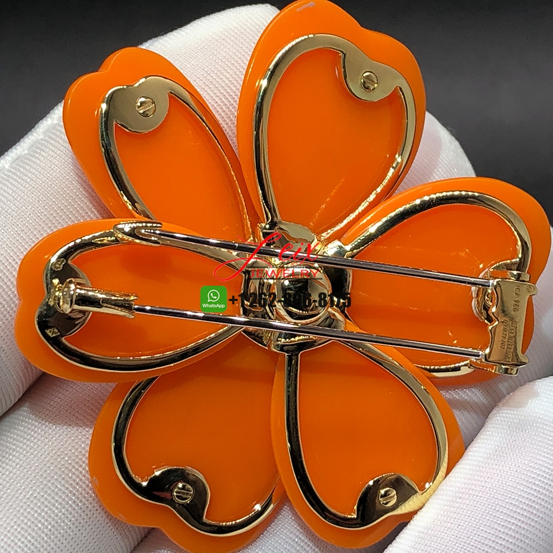 Van Cleef & Arpels Rose de Noel Coral 18k Yellow Gold 1.54ct Diamond Clip Brooch (1) Van Cleef & Arpels Rose de Noel Coral 18k Yellow Gold 1.54ct Diamond Clip Brooch
