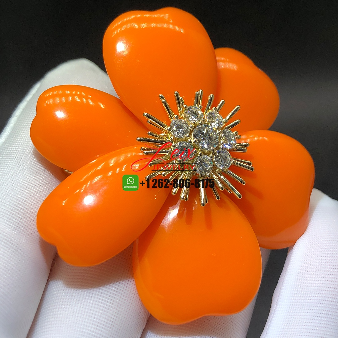 Van Cleef & Arpels Rose de Noel Coral 18k Yellow Gold 1.54ct Diamond Clip Brooch (4) Van Cleef & Arpels Rose de Noel Coral 18k Yellow Gold 1.54ct Diamond Clip Brooch