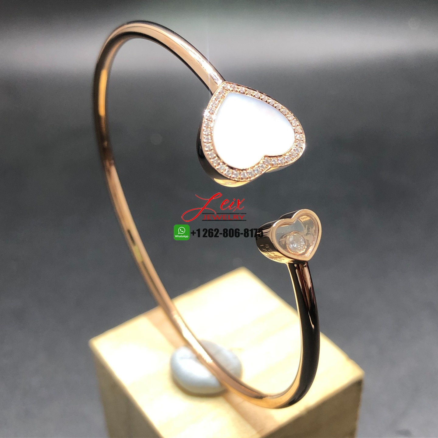 jew_elry2022_1682175908_3086637693627910354_51895900448 Chopard Happy Hearts 18K Rose Gold Diamond & Mother-Of-Pearl Bangle Bracelet