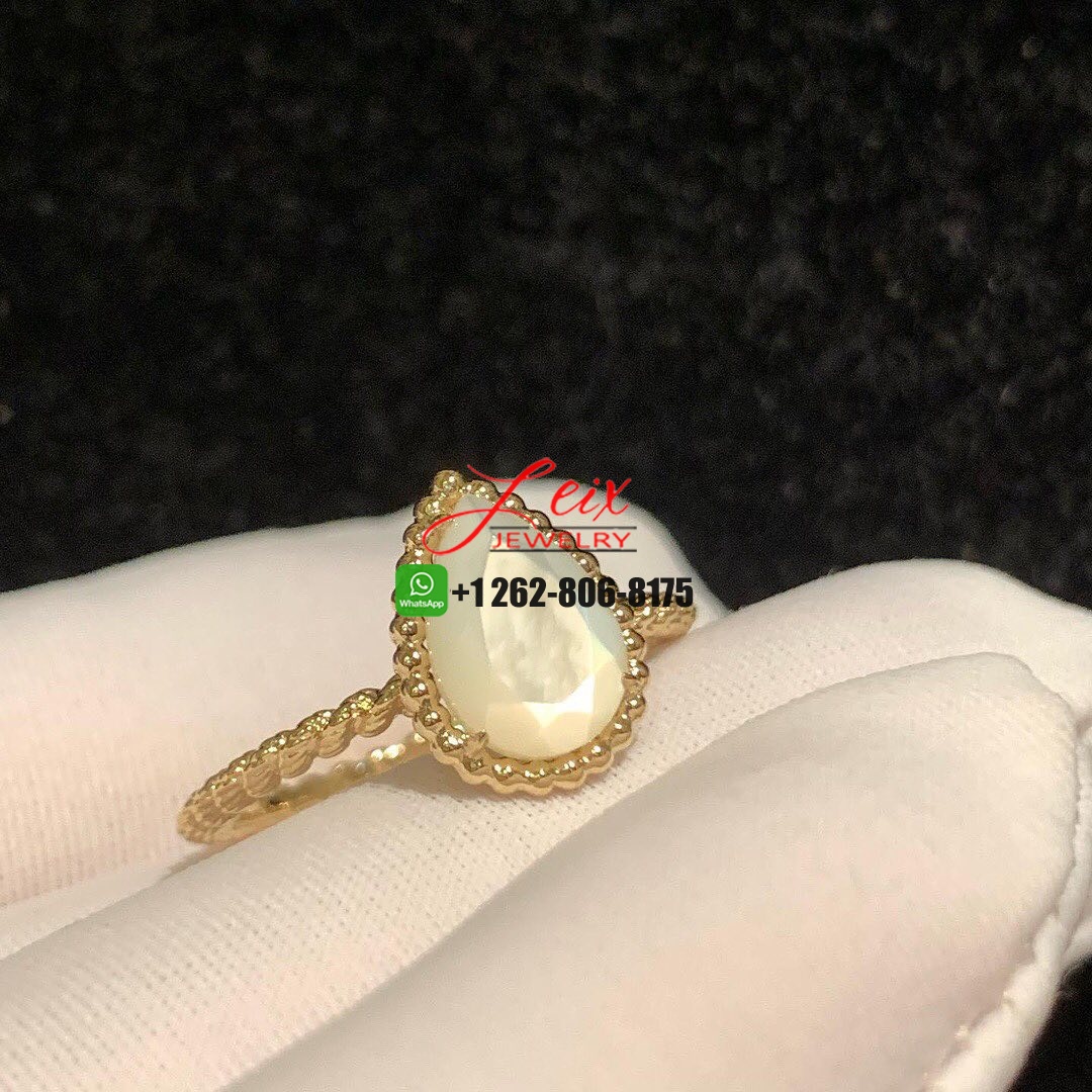 Boucheron Serpent Bohème 18k Yellow Gold Mother of Pearl S Motif Ring (2) Boucheron Serpent Bohème 18k Yellow Gold Mother of Pearl S Motif Ring