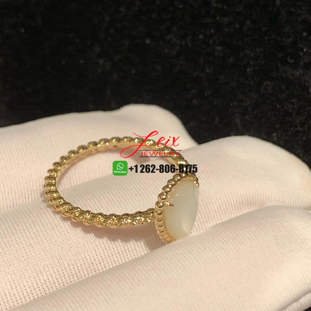Boucheron Serpent Bohème 18k Yellow Gold Mother of Pearl S Motif Ring (3) Boucheron Serpent Bohème 18k Yellow Gold Mother of Pearl S Motif Ring