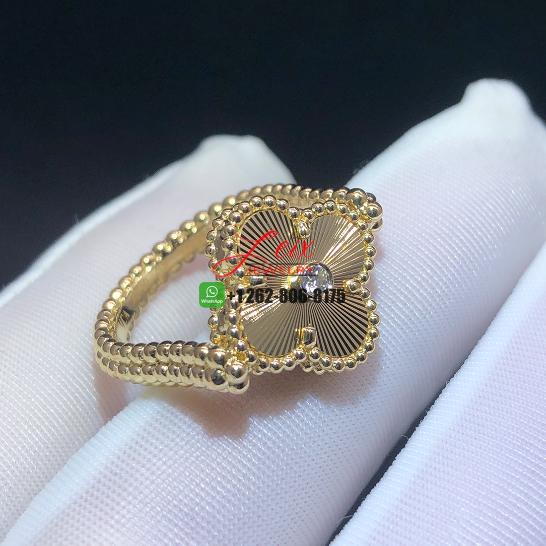 Van Cleef Vintage Alhambra Reversible Ring 18k Yellow Gold with Blue Agate, Guilloche Gold and Diamond (3)