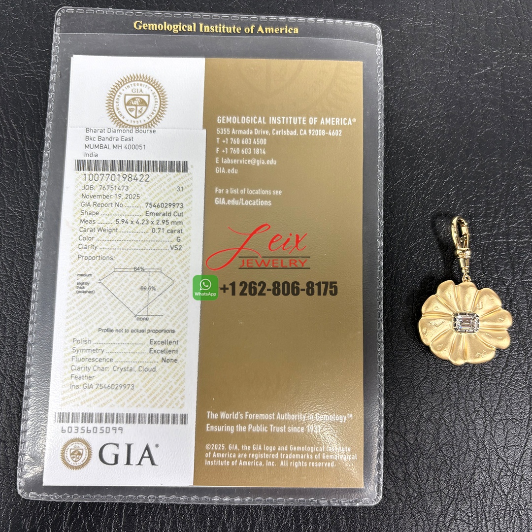 Jessica McCormack Medallions Flower Power Diamond 18K Yellow Gold and 18K Blackened White Gold Pendant (1)
