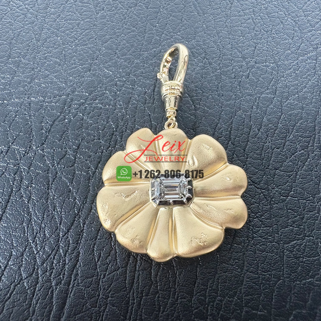Jessica McCormack Medallions Flower Power Diamond 18K Yellow Gold and 18K Blackened White Gold Pendant