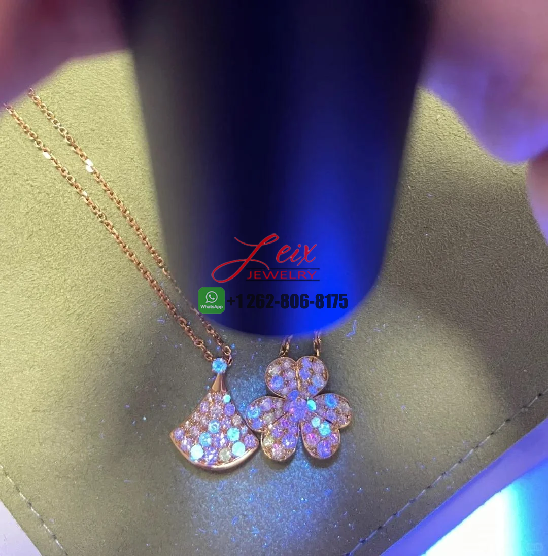 Diamond pendant necklace